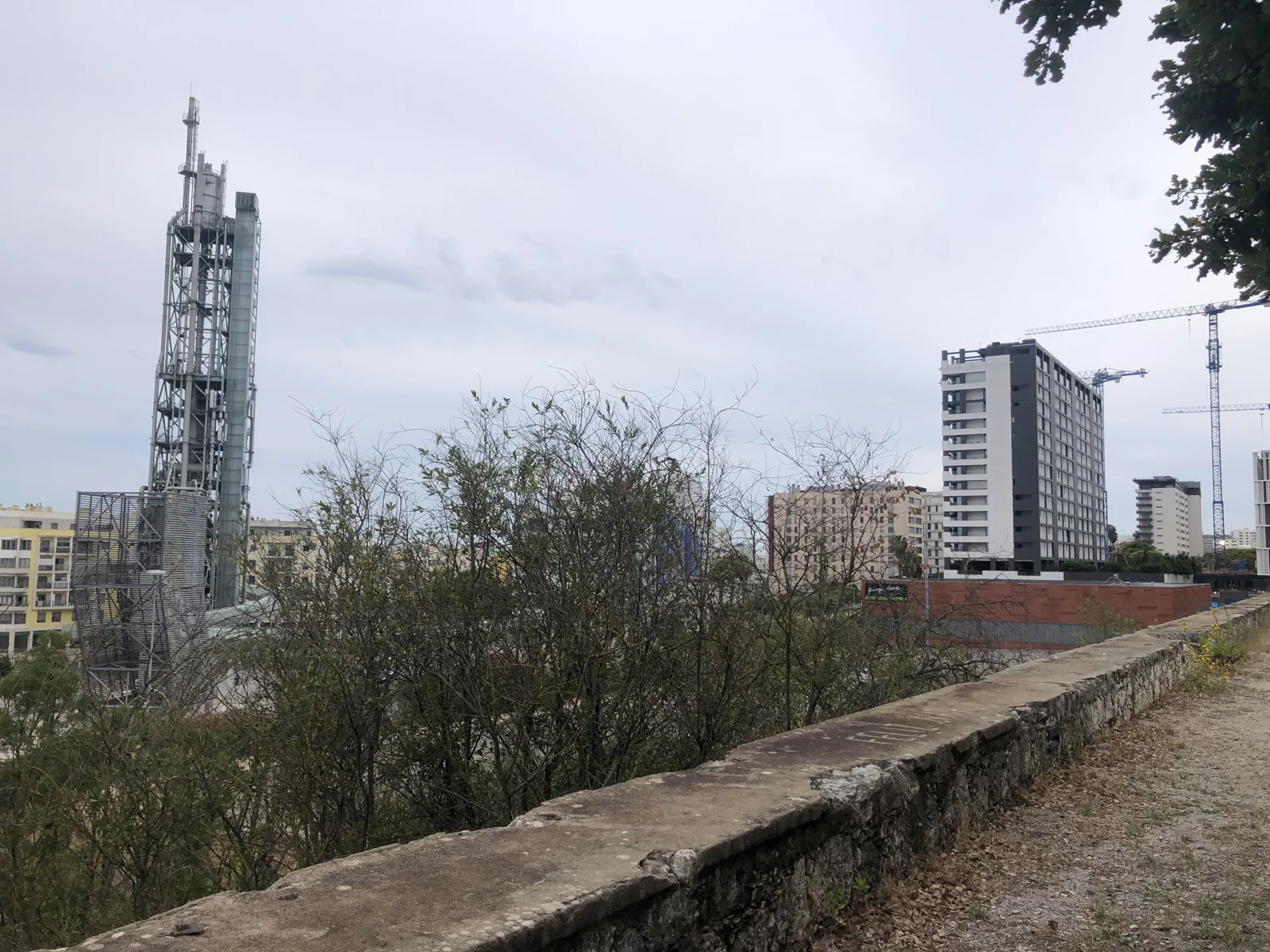 Construção no Parque das Nações, junto ao Jardim do Cabeço das Rolas, junho de 2023.